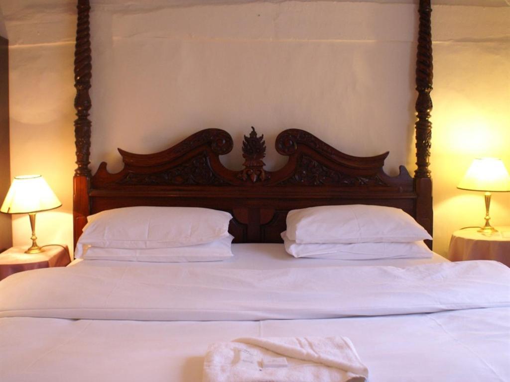 The Saracens Head Inn Amersham Buitenkant foto