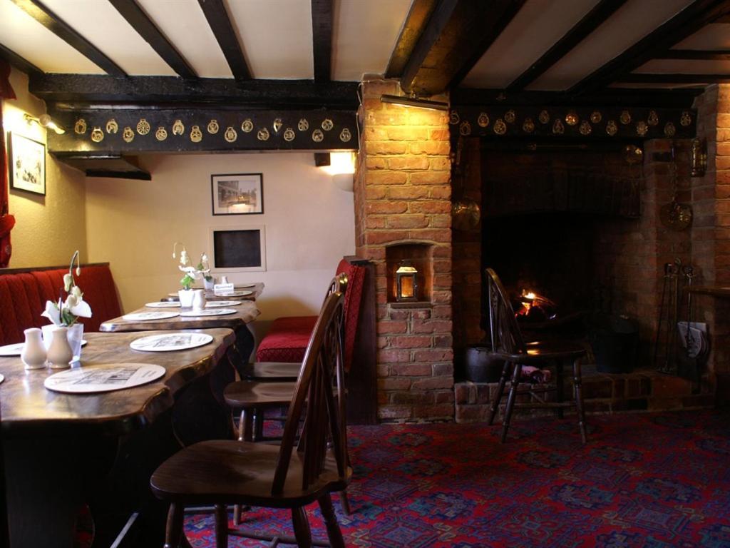 The Saracens Head Inn Amersham Buitenkant foto