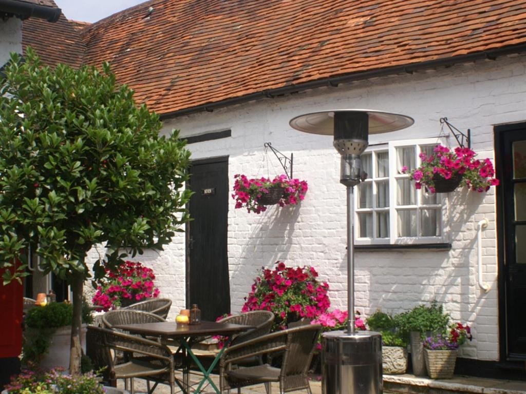 The Saracens Head Inn Amersham Buitenkant foto