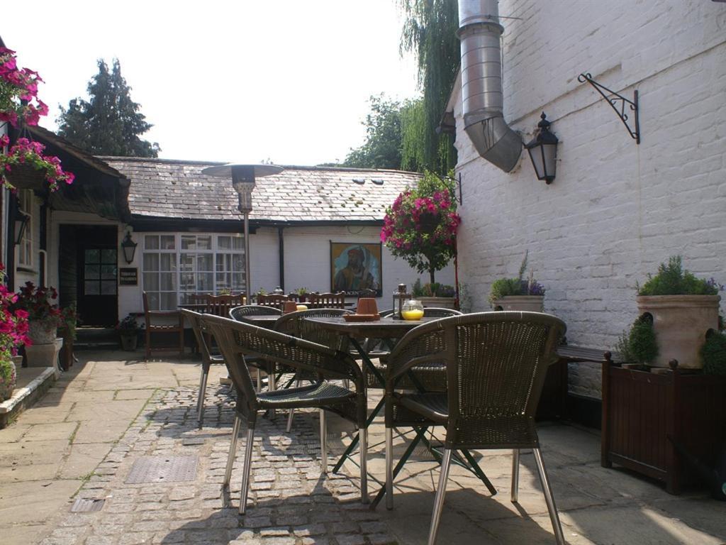 The Saracens Head Inn Amersham Buitenkant foto